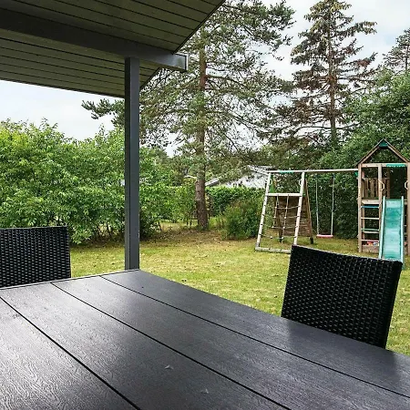 Three-bedroom Holiday In 6