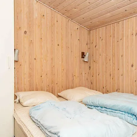 Three-bedroom Holiday In 6 度假居 Fårvang