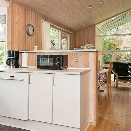 Three-bedroom Holiday In 6 *